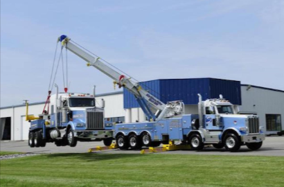 Ed Holsapple Towing providing Emergency Roadside Assistance in Salem IL for stranded drivers with vehicle breakdowns